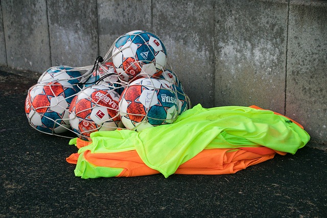 人们通过行 人们通过行